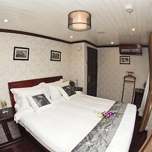 Double or Twin Room Kayak Explorer 3 Days